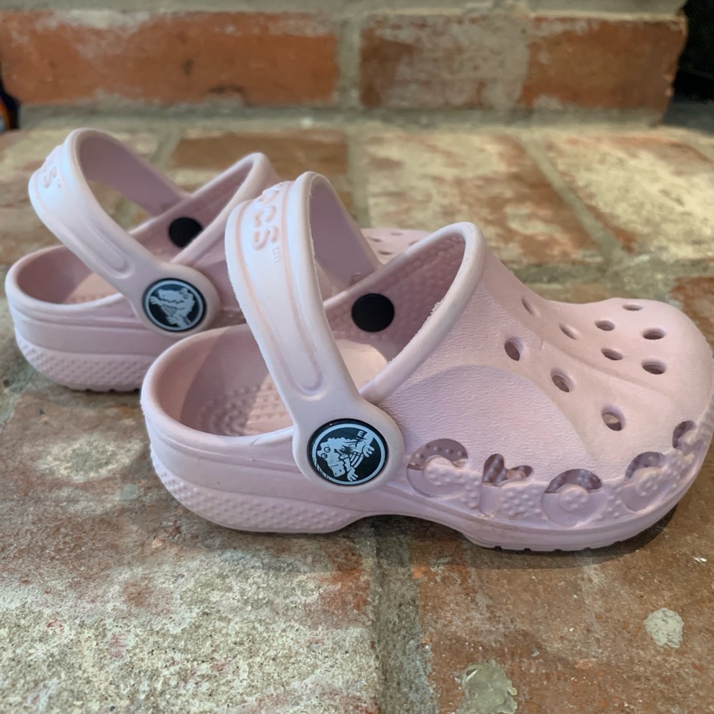 Baby girl light pink crocs sz 4-5